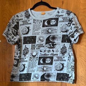 Vibe N’ Women’s Zodiac Signs Print T-Shirt